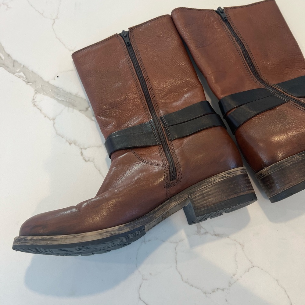 Clark’s Boots - Picture 5 of 6